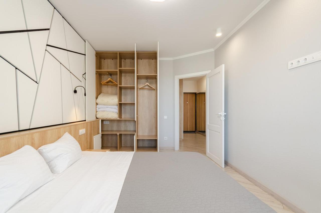 Petrovdom 41B-59B-90B-77B Stunning City View Apartments At Rc Kvartet, Central Railway Station Kiev Exteriör bild