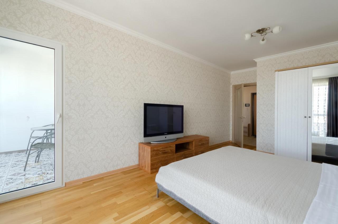 Petrovdom 41B-59B-90B-77B Stunning City View Apartments At Rc Kvartet, Central Railway Station Kiev Exteriör bild