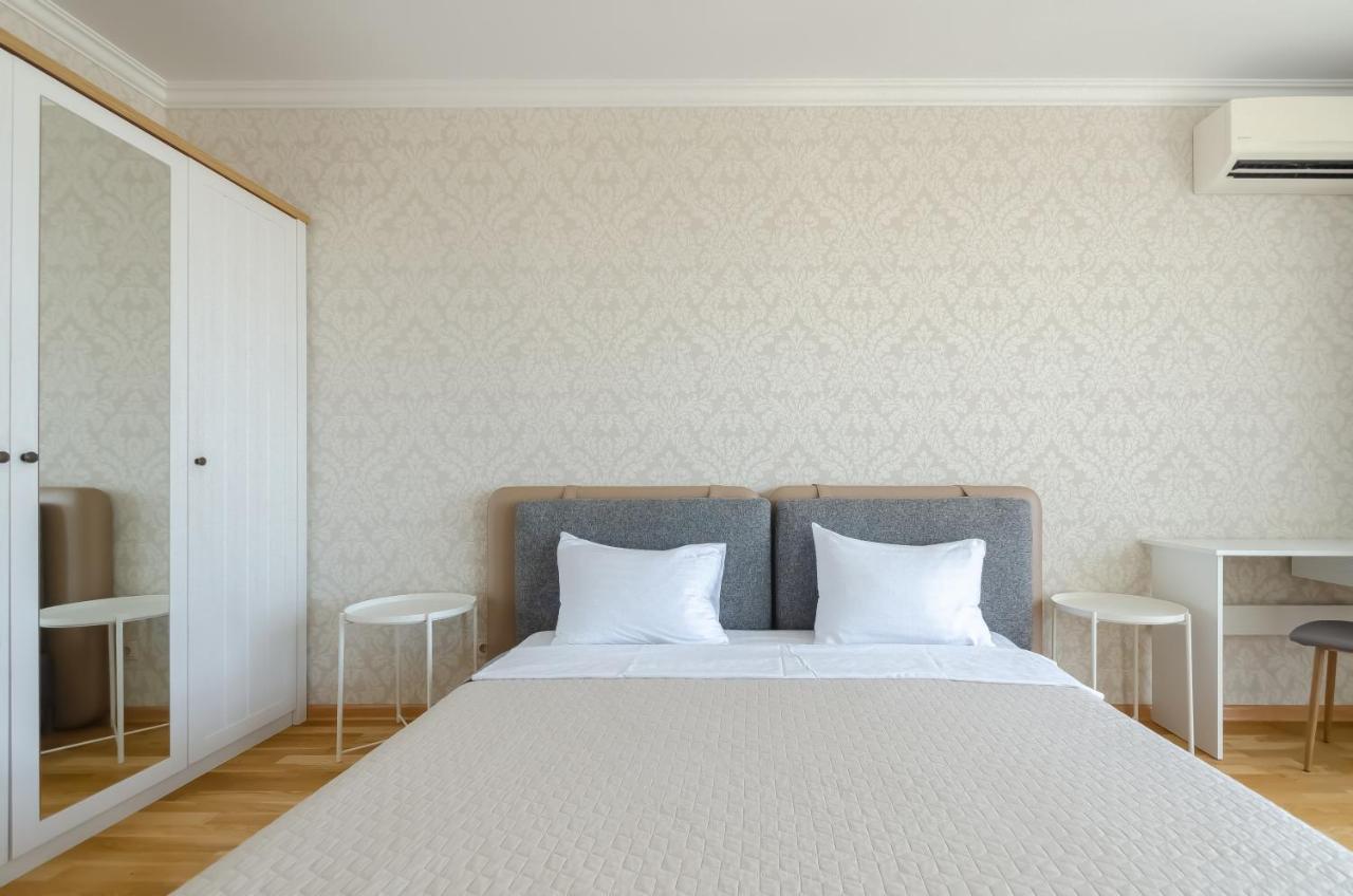 Petrovdom 41B-59B-90B-77B Stunning City View Apartments At Rc Kvartet, Central Railway Station Kiev Exteriör bild
