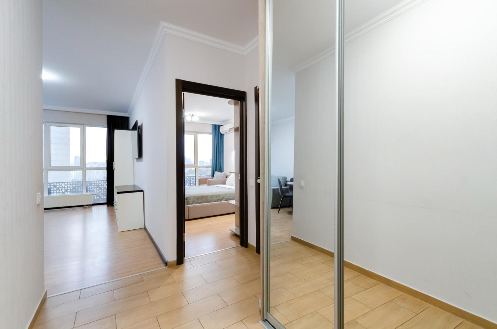 Petrovdom 41B-59B-90B-77B Stunning City View Apartments At Rc Kvartet, Central Railway Station Kiev Exteriör bild
